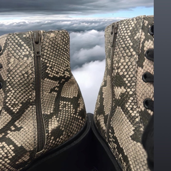 Universal Thread Boots - Picture 2 of 3